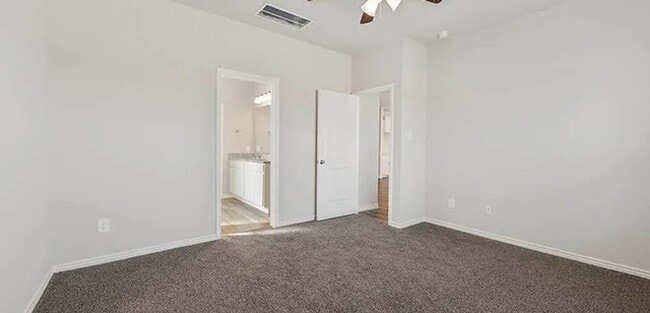 Building Photo - 4 Bedroom, 3 Bath and a Study Bryan in Pla...
