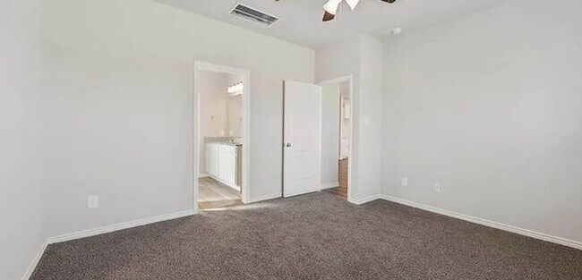 Building Photo - 4 Bedroom, 3 Bath and a Study Bryan in Ple...