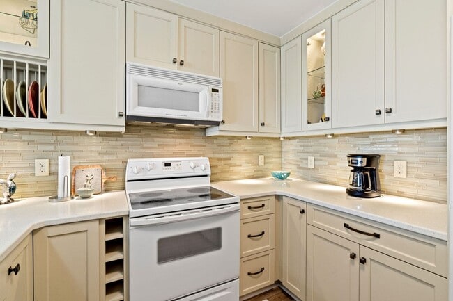 Building Photo - 122 SE 58th St
