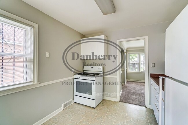 Building Photo - 833 Turner Ave