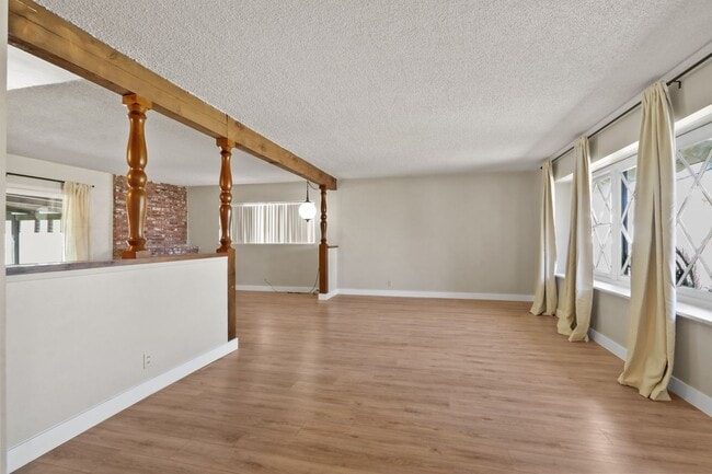 Building Photo - 10925 Newcomb Ave