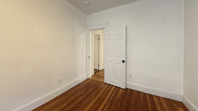 Building Photo - 50 Lithgow St