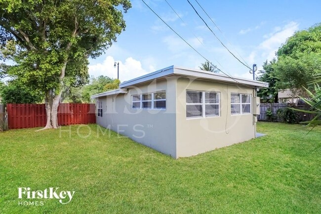 Building Photo - 2700 NE 13th Terrace