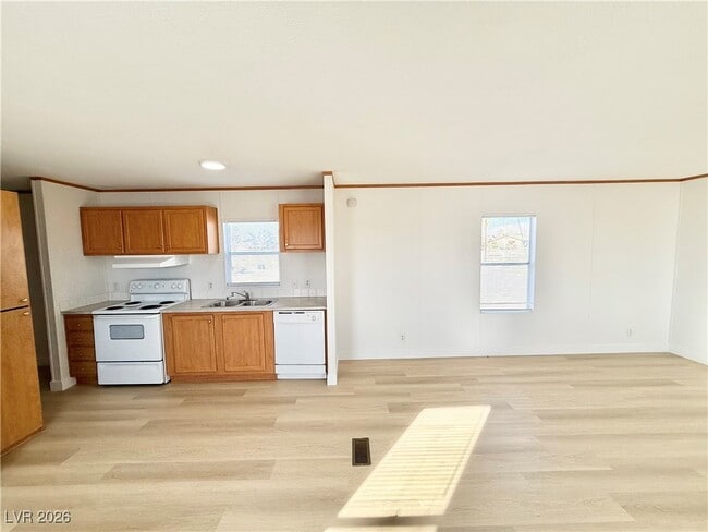 Building Photo - 4210 E Cheyenne Way