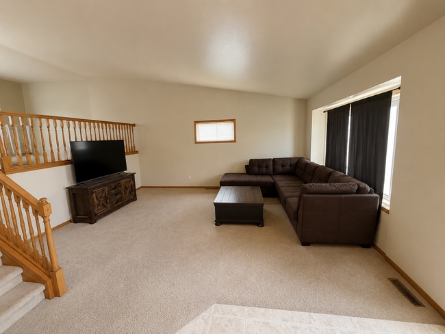 Building Photo - 4BR/2ba Tri-Level Home in Private West Side Neighborhood Near Sherman School