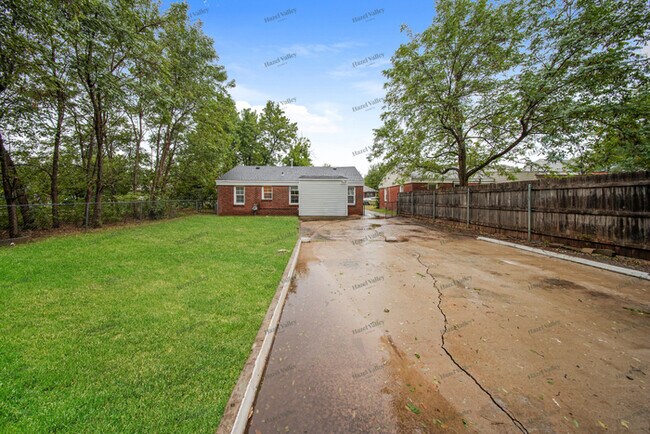 Building Photo - 2341 NW 33rd St