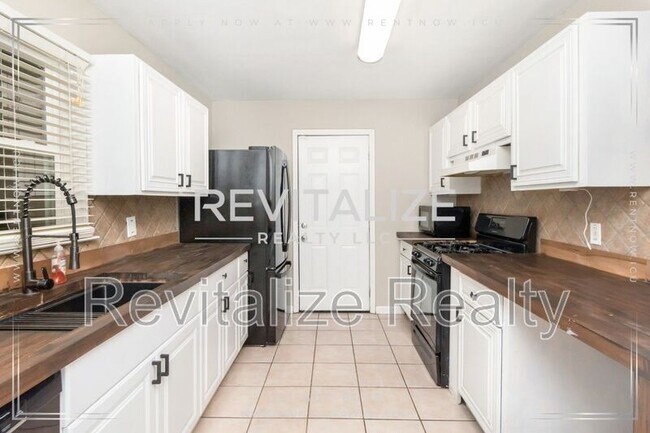 Building Photo - 4053 Sallie Ct
