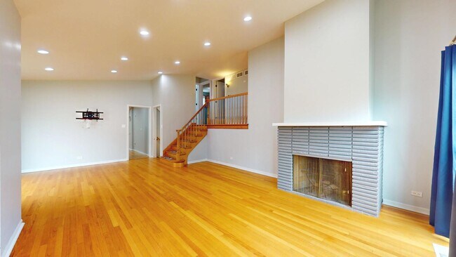Building Photo - 9131 Kilbourn Ave