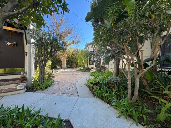 Building Photo - Discover Your Private Cottage Oasis! a must-see!