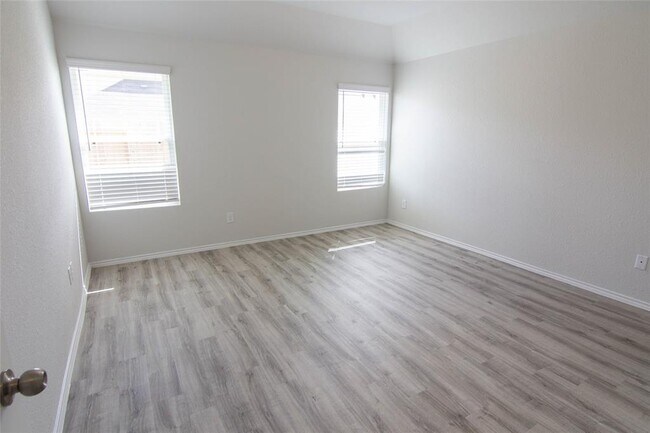 Building Photo - 412 Brushback Dr