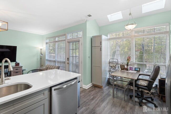 Building Photo - 54 Magellan Way