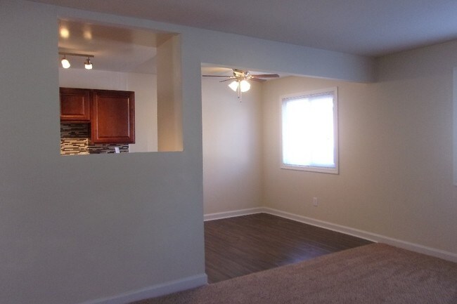 Building Photo - Sherwood Forest Apartments