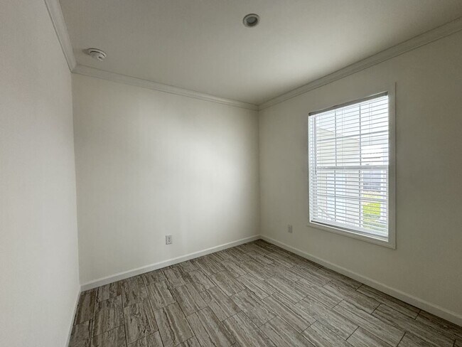 Building Photo - 7433 43rd Dr N