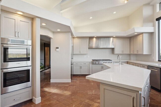 Building Photo - 21 Deer Oaks Ct