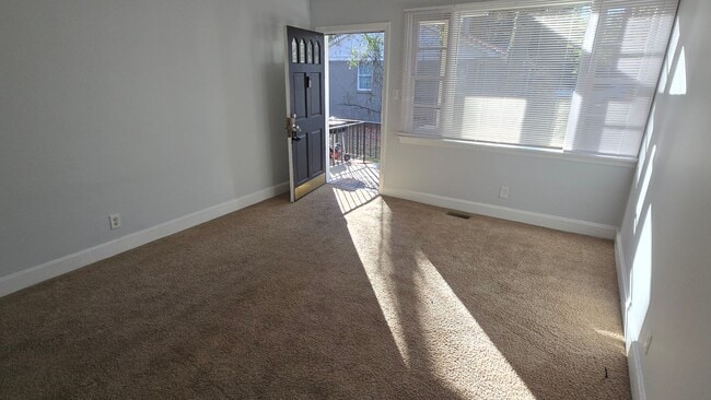 Building Photo - broo3232