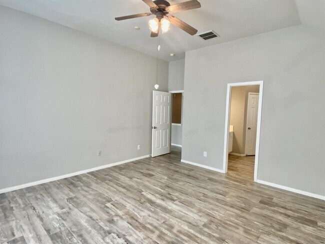 Building Photo - 7807 Highland Glen Dr