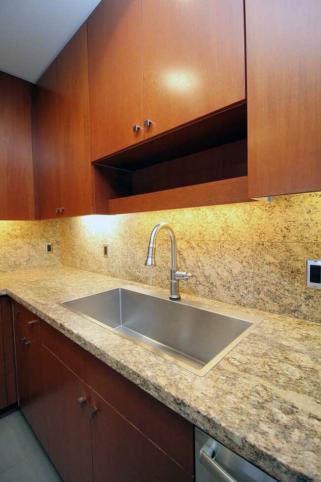 Building Photo - 1025 NW Couch St