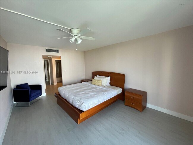 Building Photo - 3375 N Country Club Dr