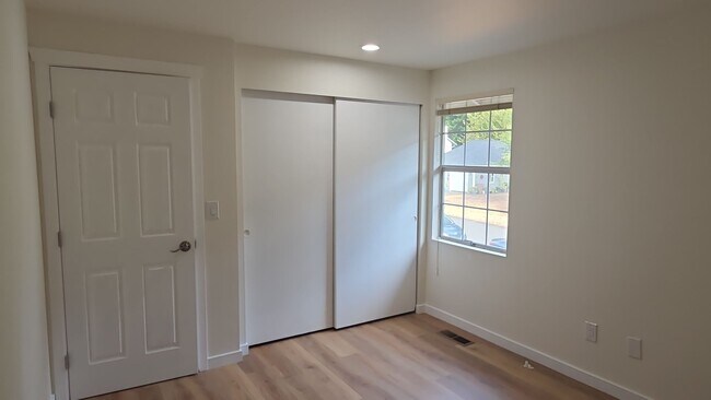 Building Photo - 10242 Ashley Cir NW
