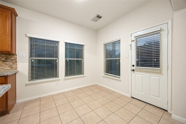 Building Photo - 21327 Colton Cove Dr