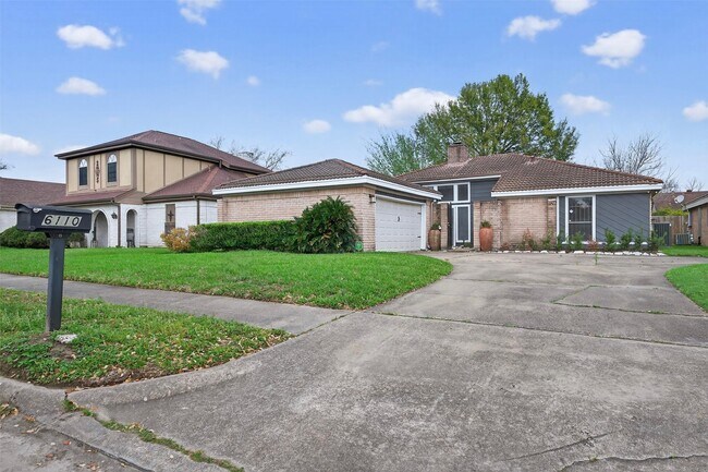 Building Photo - 6110 Gallant Forest Dr