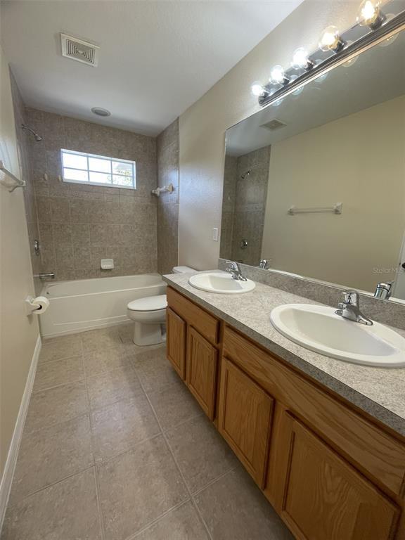 Building Photo - 2827 Suncoast Lakes Blvd