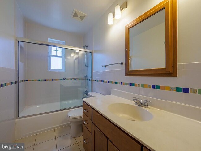 Building Photo - 2702 Navarre Dr