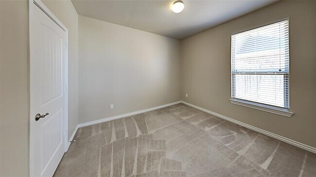 Building Photo - 11004 SW 38th Cir