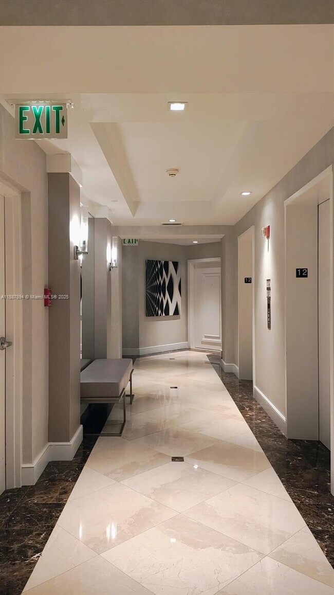 Building Photo - 21150 Point Pl