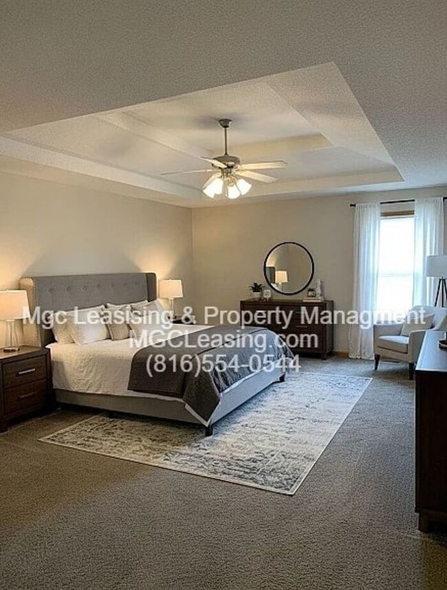 Building Photo - Experience the Lee's Summit Lifestyle in your spacious townhome!