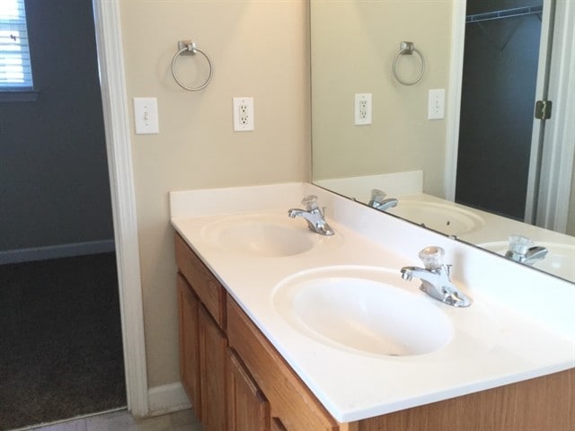 Building Photo - 9135 Simonton Dr