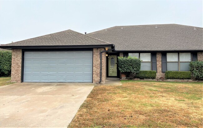 Building Photo - Spacious 3-Bedroom Home with Modern Amenit...