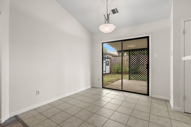 Building Photo - 1705 Laurel Path