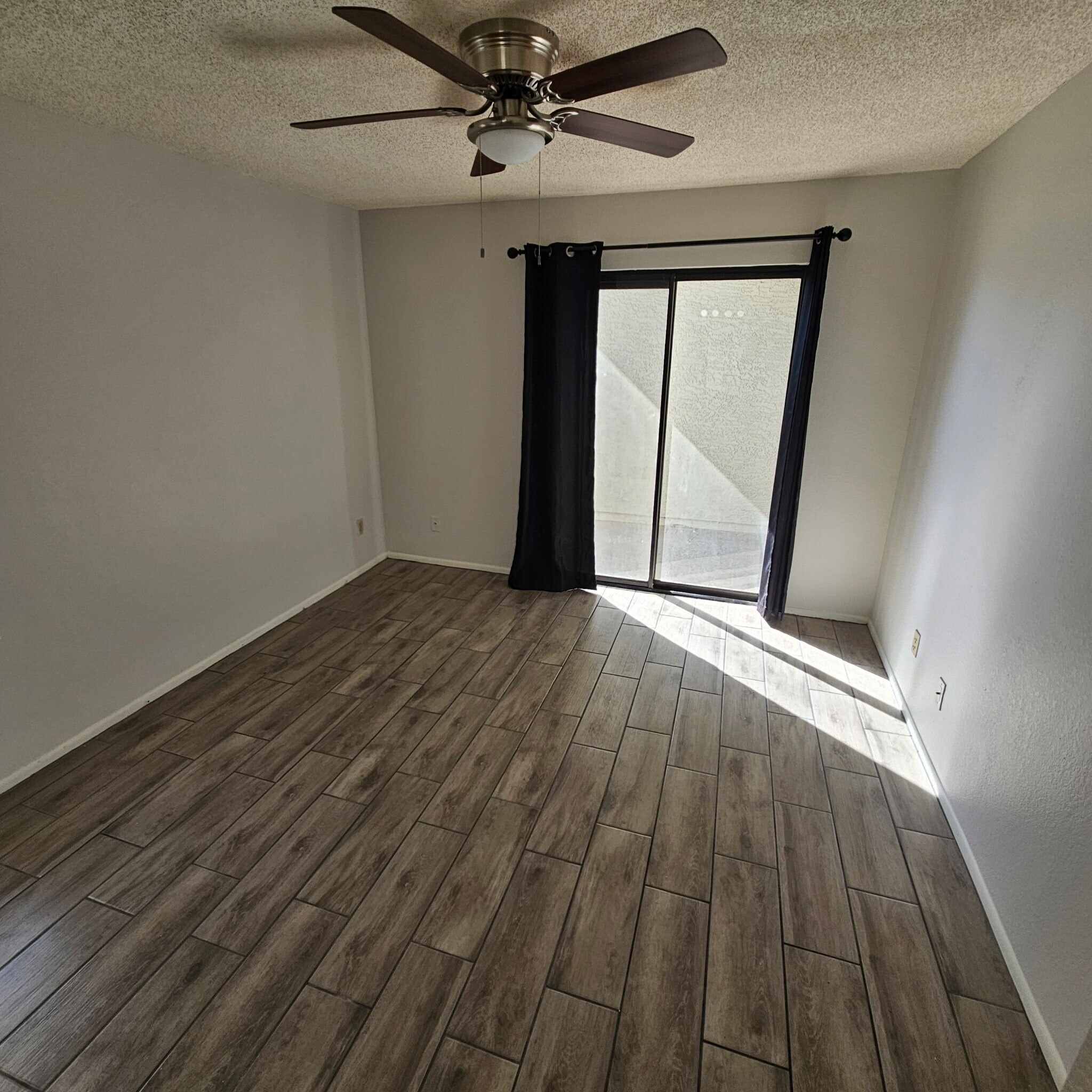 Building Photo - 850 S River Dr