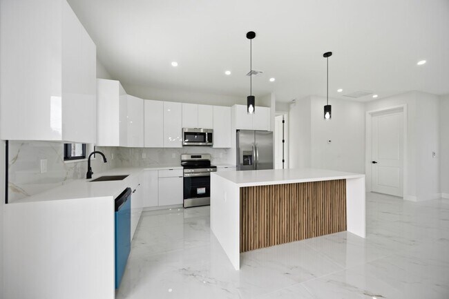 Building Photo - 1299 Barton Ave