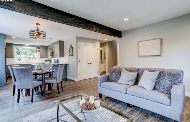 Building Photo - Charming 3-Bedroom Home with Spacious Yard...