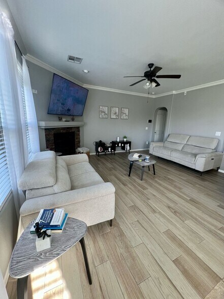 Building Photo - 803 Founders Rd