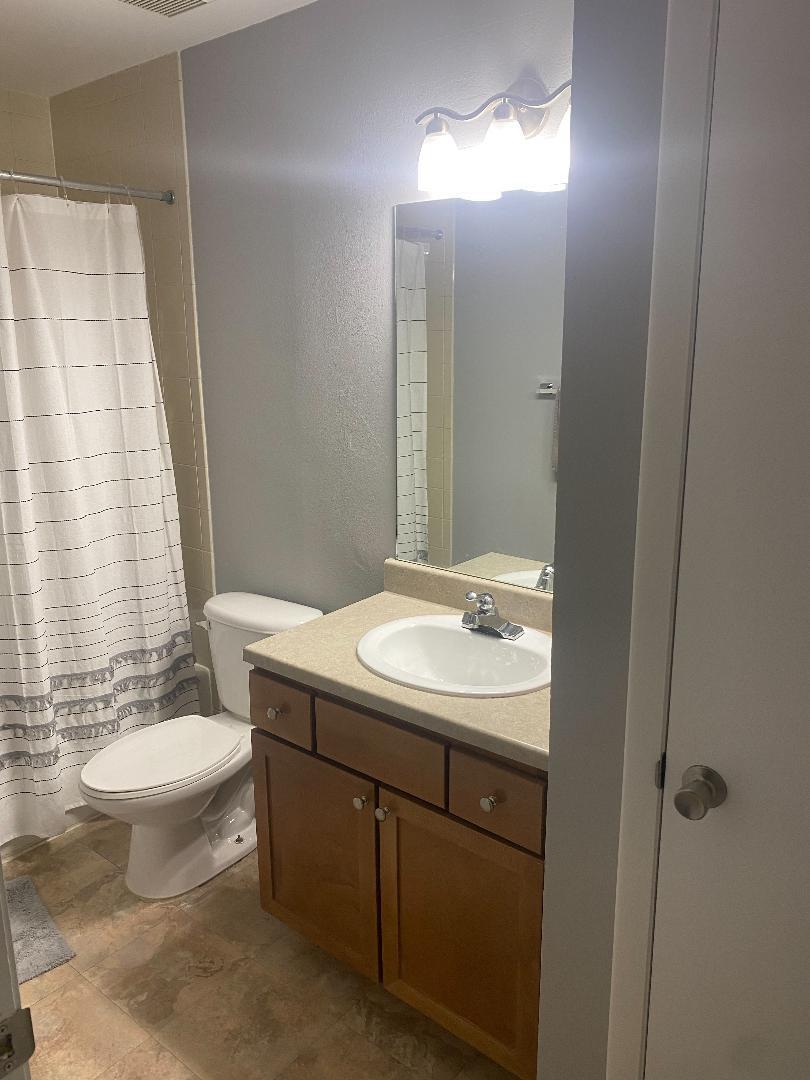 2nd Bathroom - 272 Alexandra Dr
