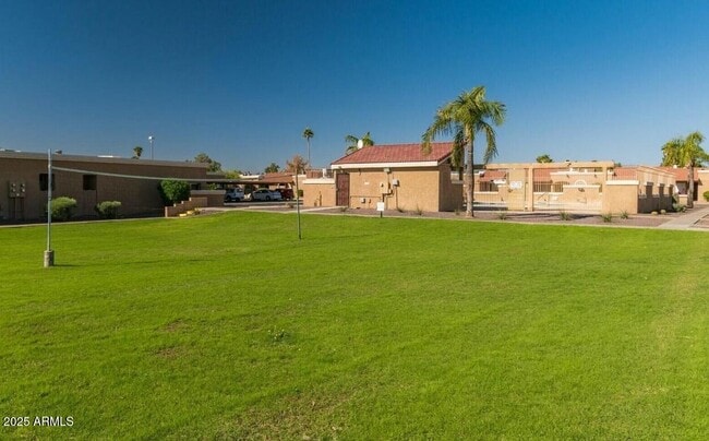 Building Photo - 312 W Yukon Dr