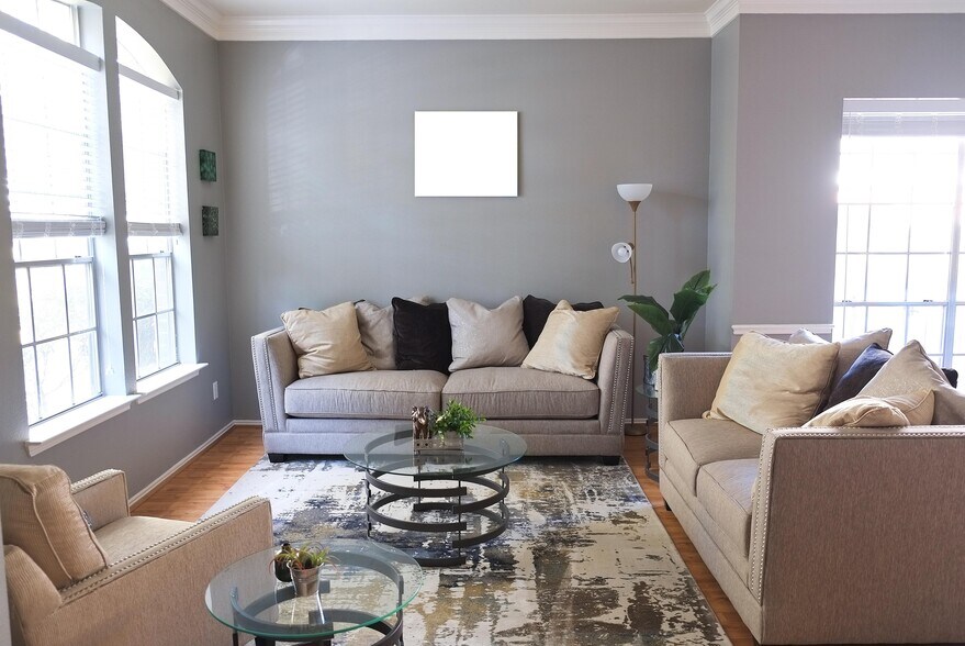 Living room - 4622 Forest Home Dr