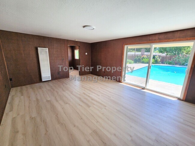 Building Photo - Spectacular 4 Bd/3 Ba, 2379 sf (plus separ...
