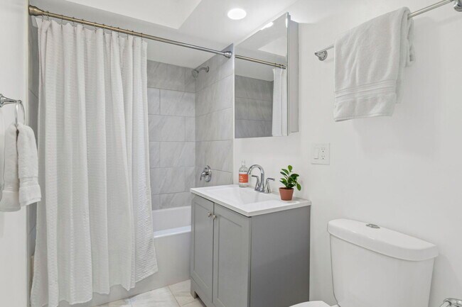 Building Photo - 917 S 8th Ave