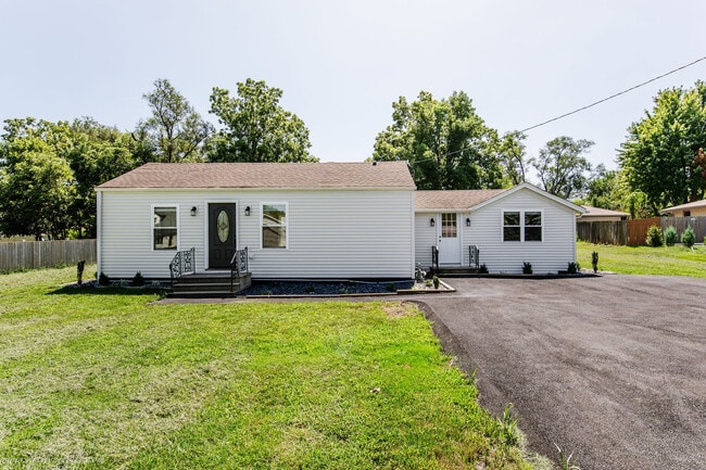 Building Photo - 148 E Francis Rd