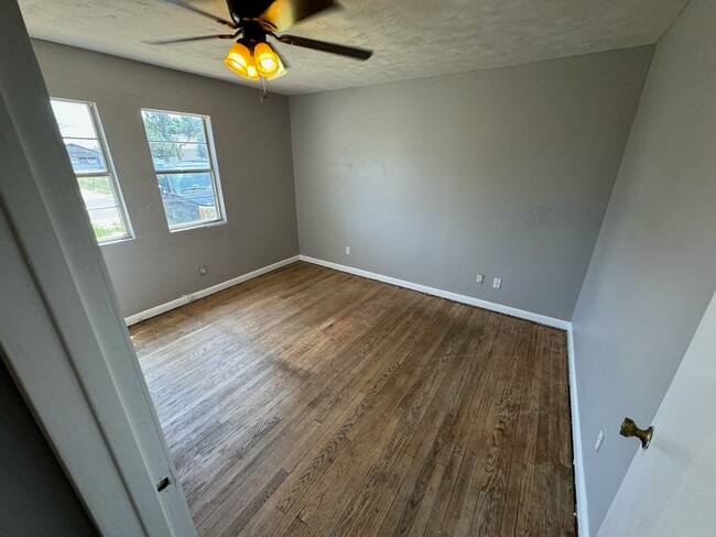 Building Photo - 103 N Florida St