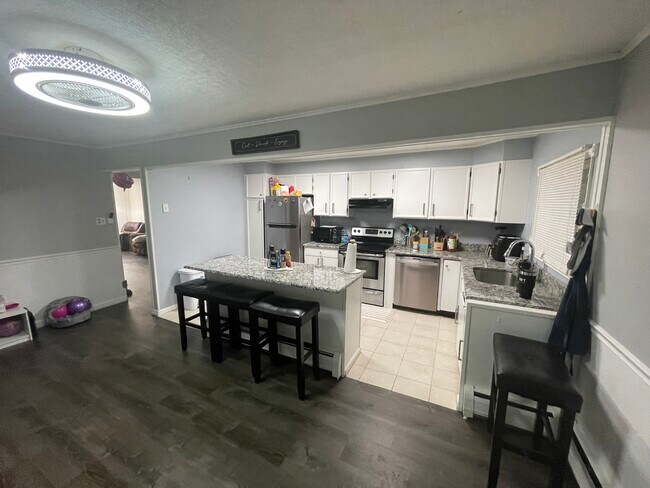 Building Photo - 293 Dogwood Dr