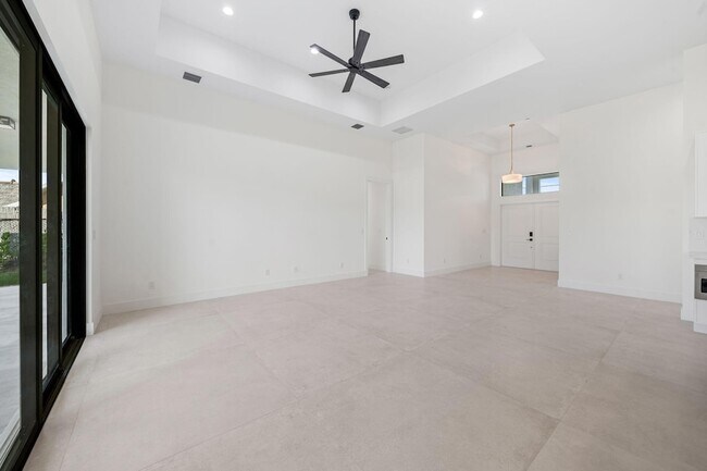 Building Photo - 632 SE Seahouse Dr