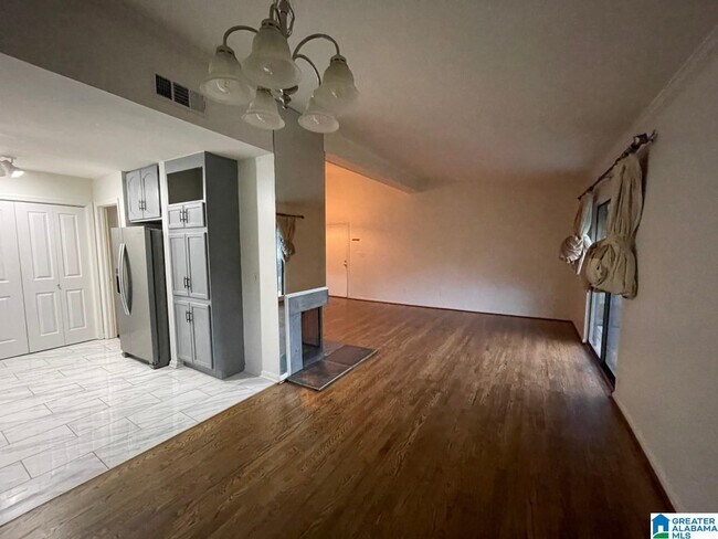 Building Photo - 236 E Green