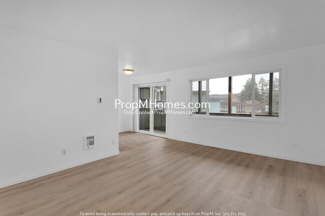 Building Photo - Freshly Renovated 2-Bedroom Apartment in C...