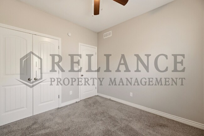 Building Photo - 2202 E Quivira Cir