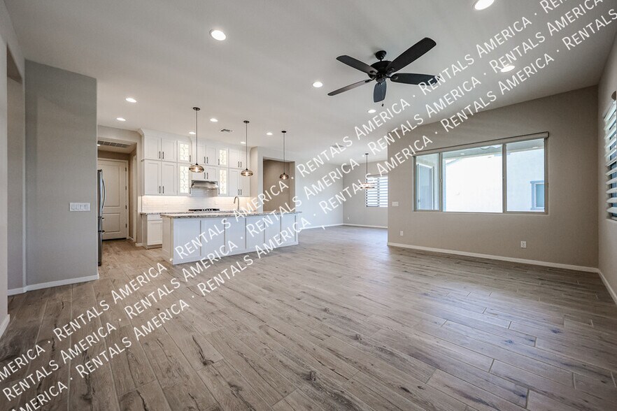 Building Photo - 42085 W Morning Glory Way